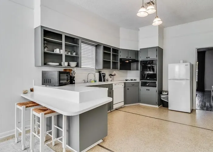 Hébergement de vacances Freetown Hideaway-private Shared Kitchen & Free Parking