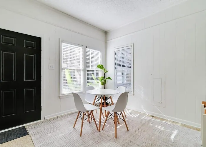 Freetown Hideaway-private Shared Kitchen & Free Parking Hébergement de vacances